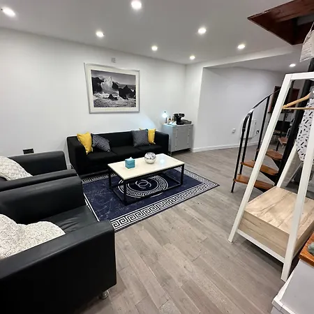 New York Wicker Apartment *